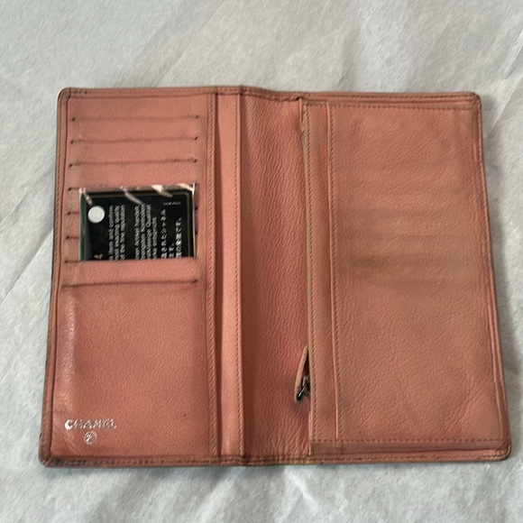 Chanel Wallet - Picture 4 of 8